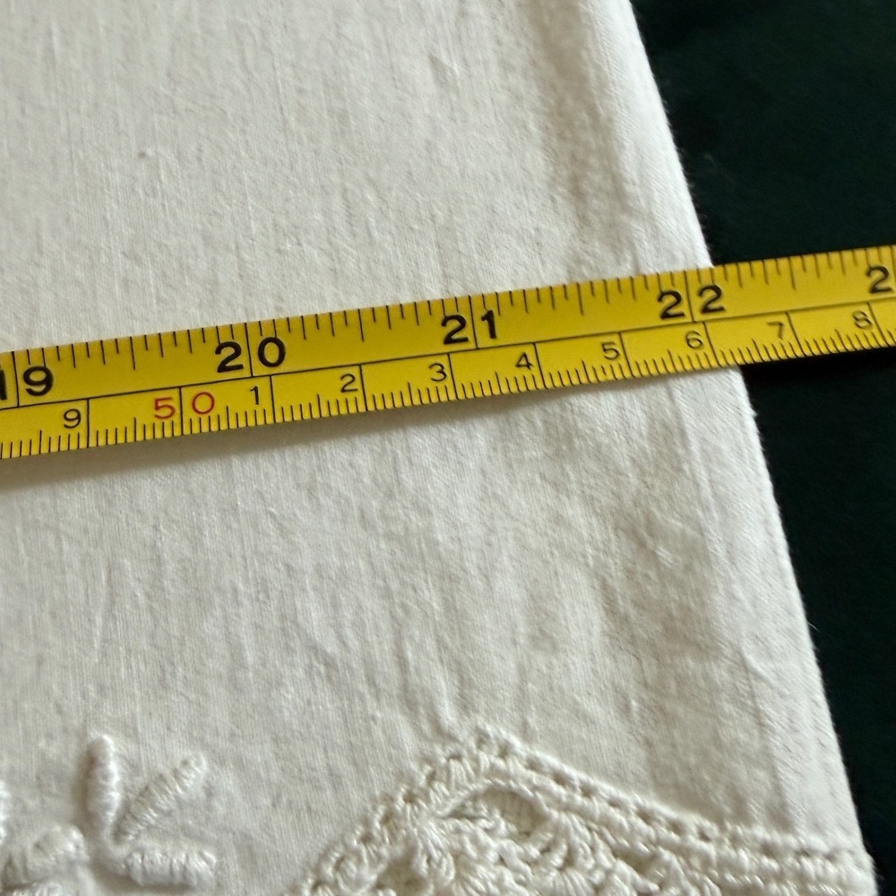 Vintage White Cotton Pillowcase Pair Embroidered Peacock Lace Trim 21x31 - Picture 3 of 6